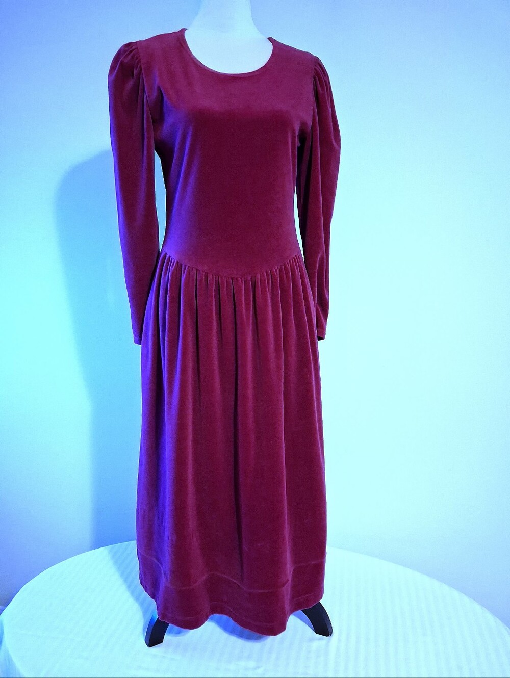 Vintage Drop Waist Dress With Long Sleeves And Round Neckline